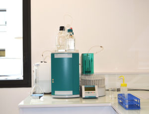 analyseur en laboratoire CI